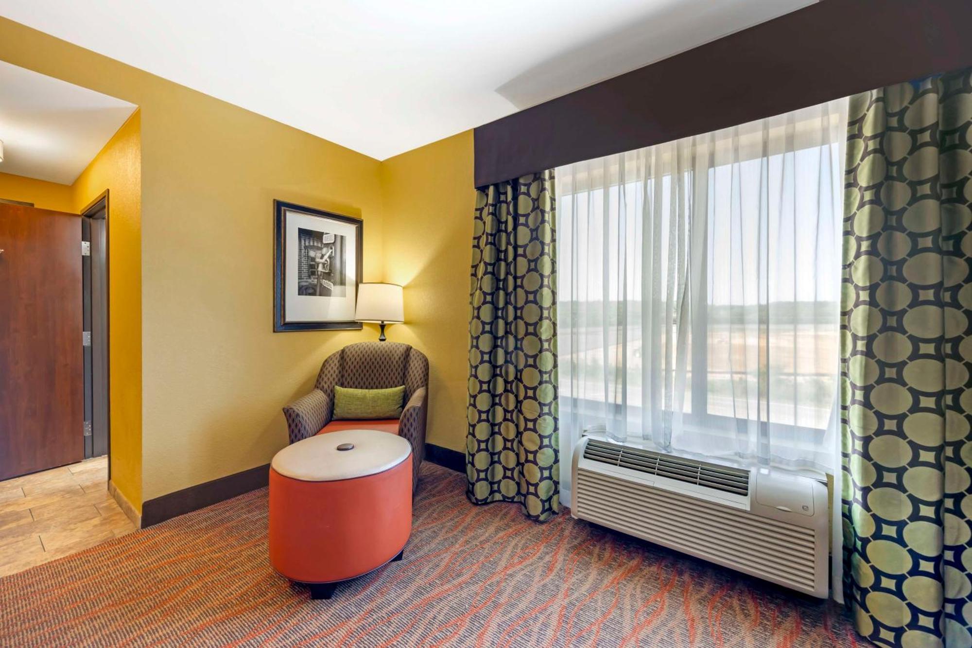 Best Western Plus Tupelo Inn & Suites Bagian luar foto